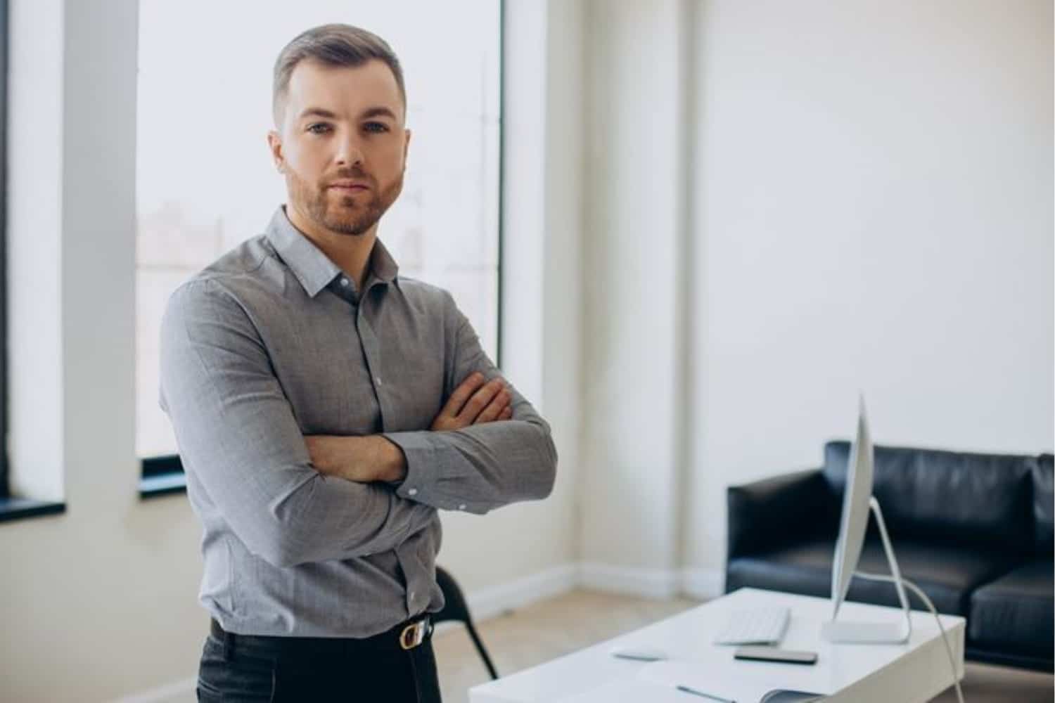 5 ideias de títulos:
1. Guia Completo para se Tornar um Representante Comercial de Sucesso
2. Representante Comercial: Tudo o que Você Precisa Saber Antes de Começar
3. Os Primeiros Passos para Abrir sua Empresa de Representação Comercial
4. Como se Regularizar e Atuar Legalmente como Representante Comercial
5. Dicas Essenciais para Encontrar Representadas e Fechar Negócios