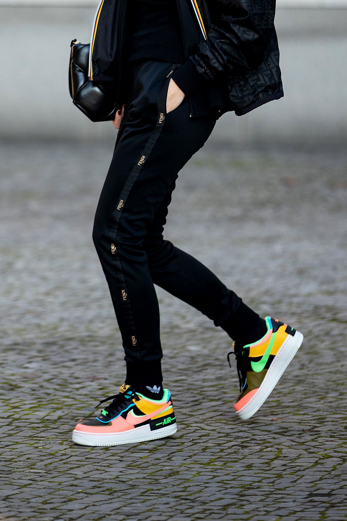 Guia Completo: Como Combinar Tênis Coloridos com Qualquer Look