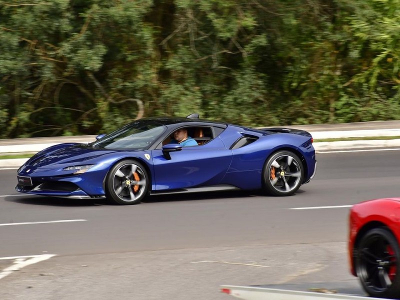 ferrari vs lamborghini dirigir gramado