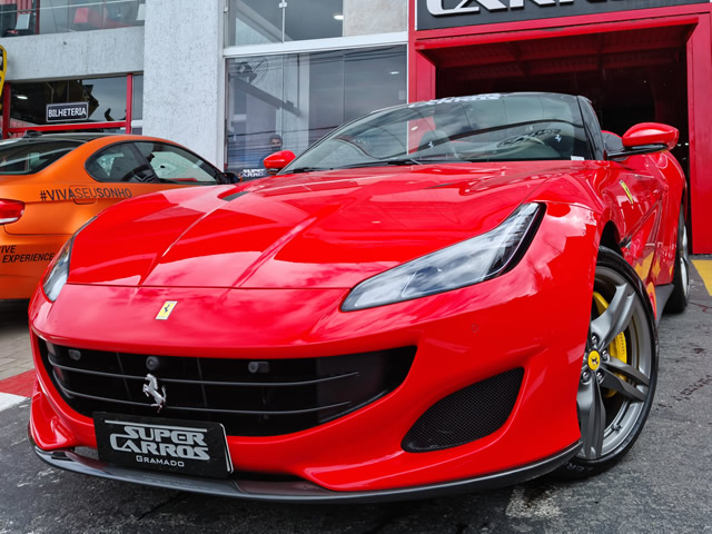 erros comuns ao dirigir uma ferrari em gramado