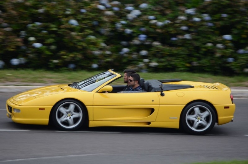 ferrari vs lamborghini dirigir gramado