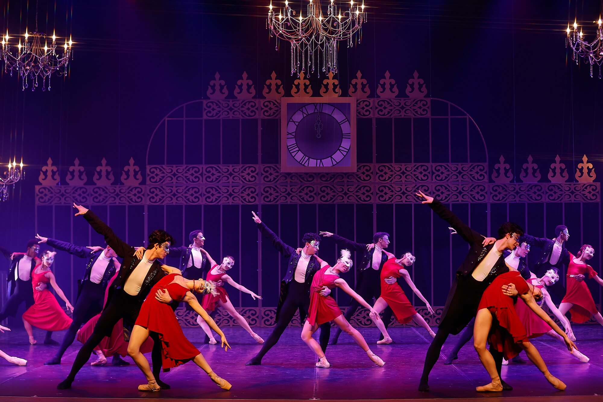 Como o Teatro-Dança Expressa Emoções e Questões Sociais Através do Corpo