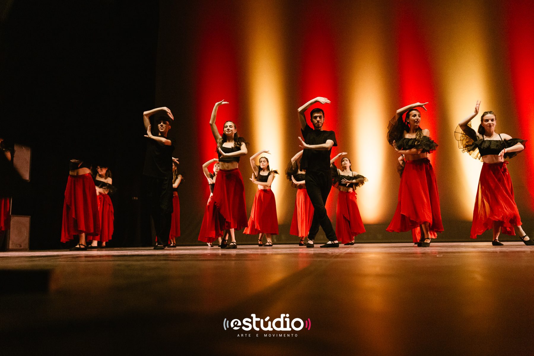 Teatro-Dança vs. Balé Clássico: Entenda as Diferenças e Similaridades