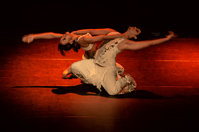 Pina Bausch: A Revolucionária do Teatro-Dança e Seu Legado