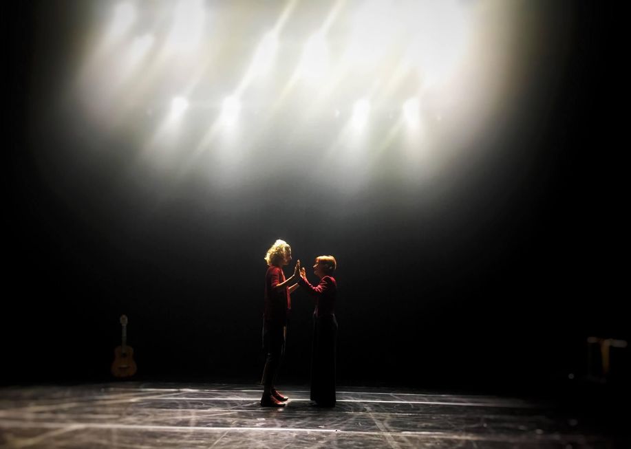 como criar efeitos de teatro de luz negra em casa