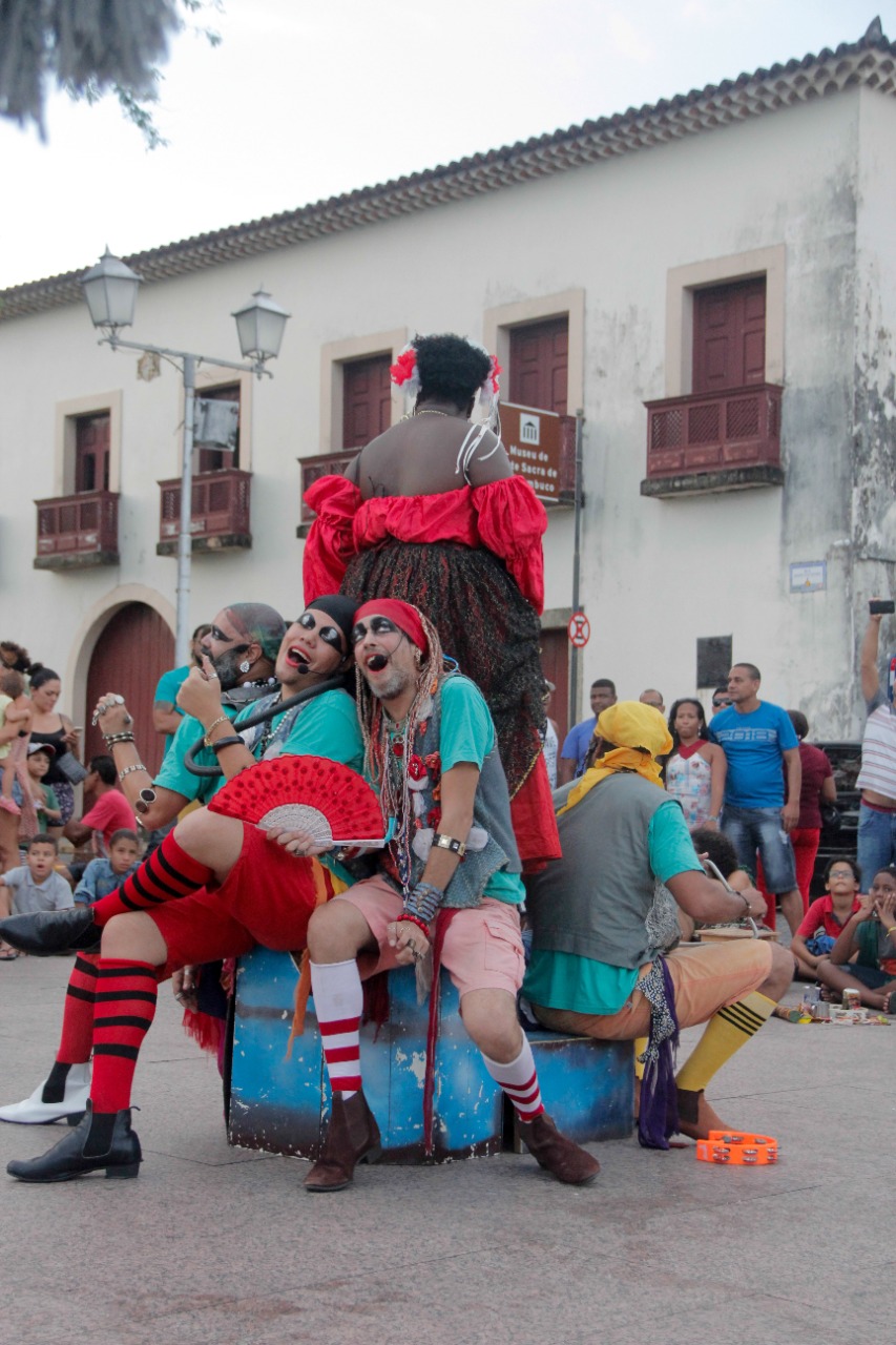 Por Que o Teatro de Rua é Essencial para a Democratização da Cultura no Brasil?