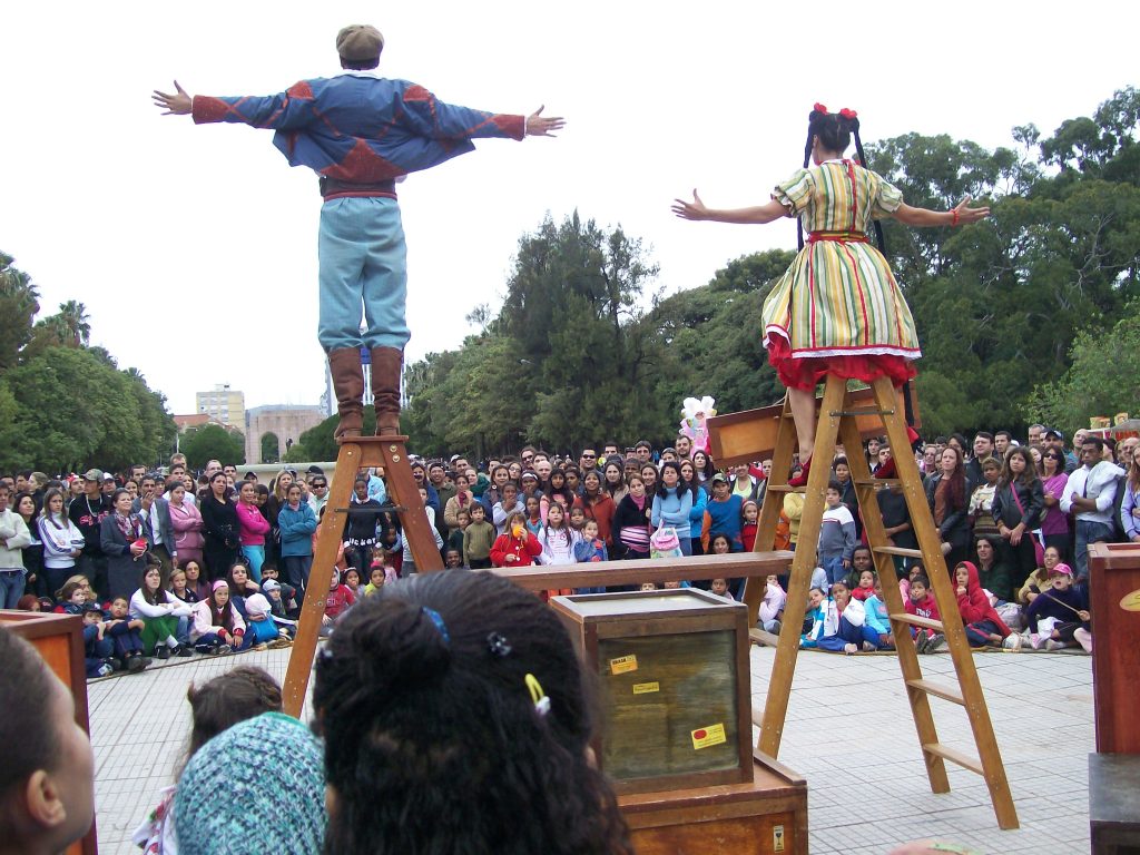 Guia Completo dos Principais Festivais de Teatro de Rua no Brasil