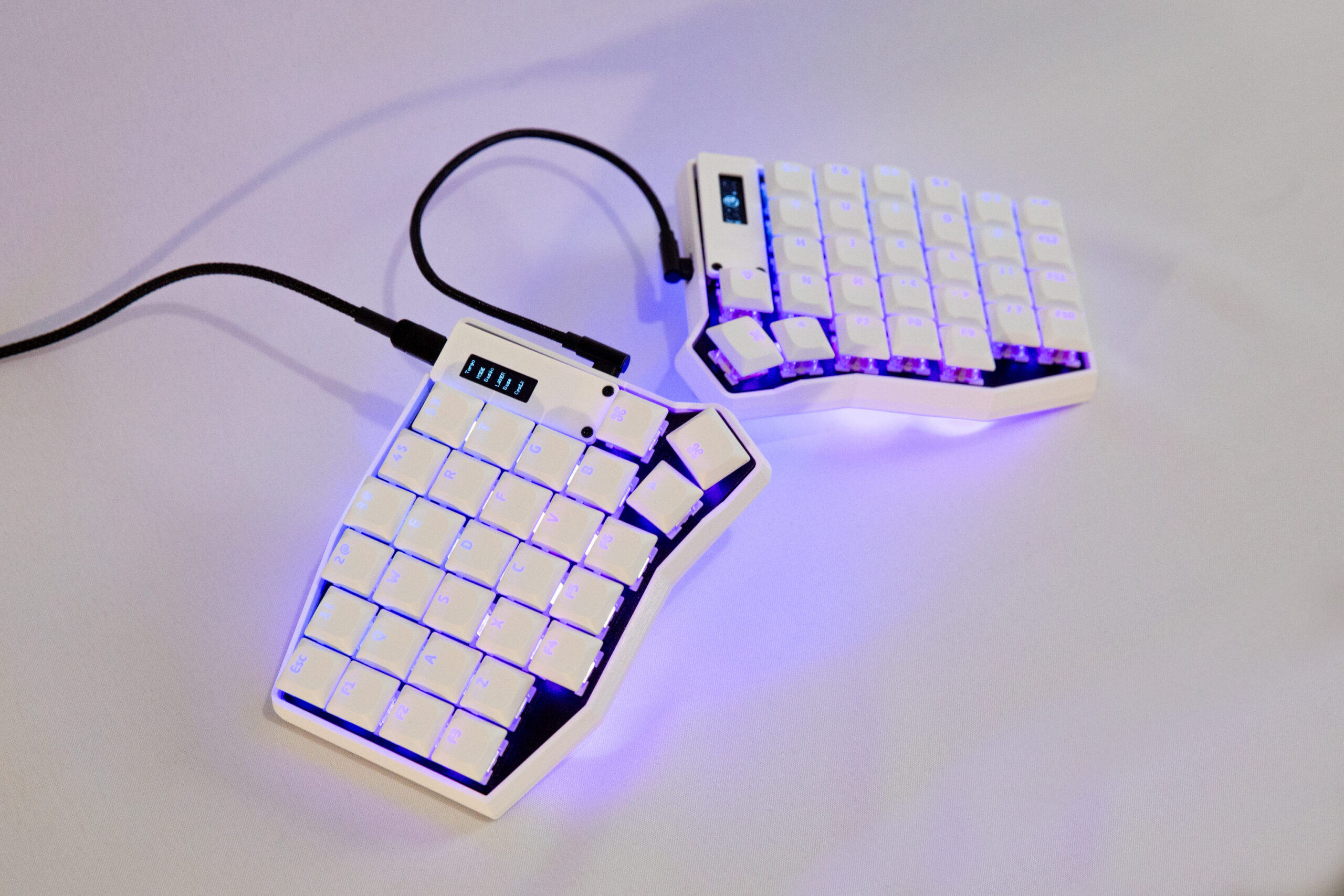 Teclado ergonômico dividido fixo