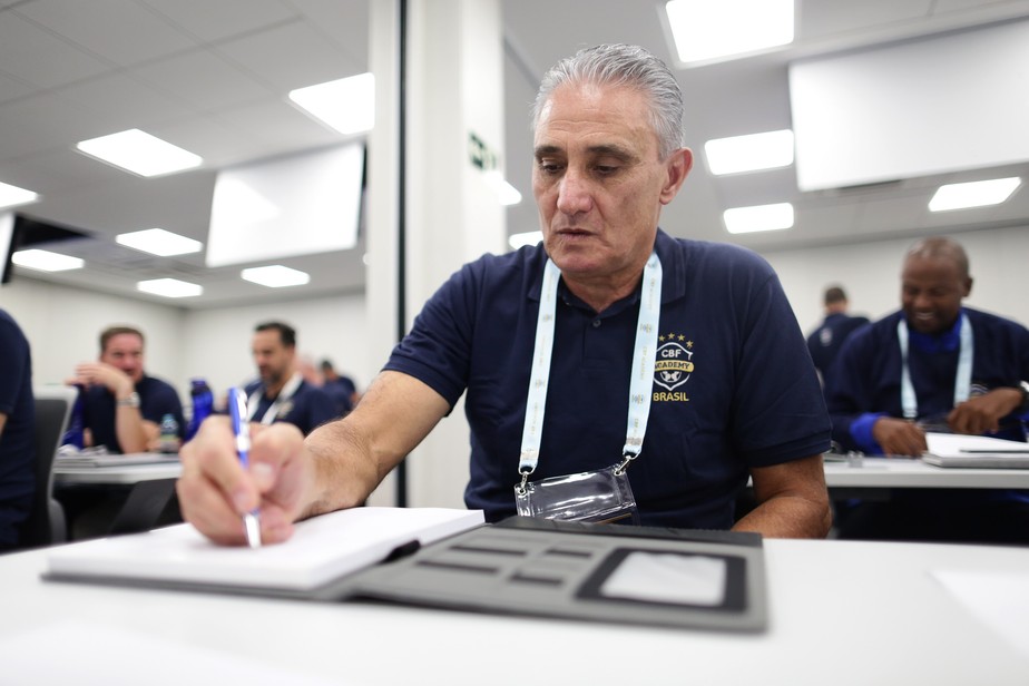 Além do Técnico: Conheça os Cursos de Treinador de Goleiros e Analista de Desempenho da CBF Academy