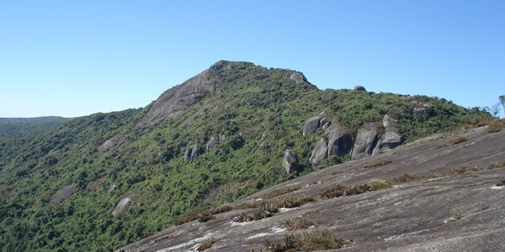 Guia Completo: Onde se hospedar perto da Trilha da Pedra Redonda em Monte Verde